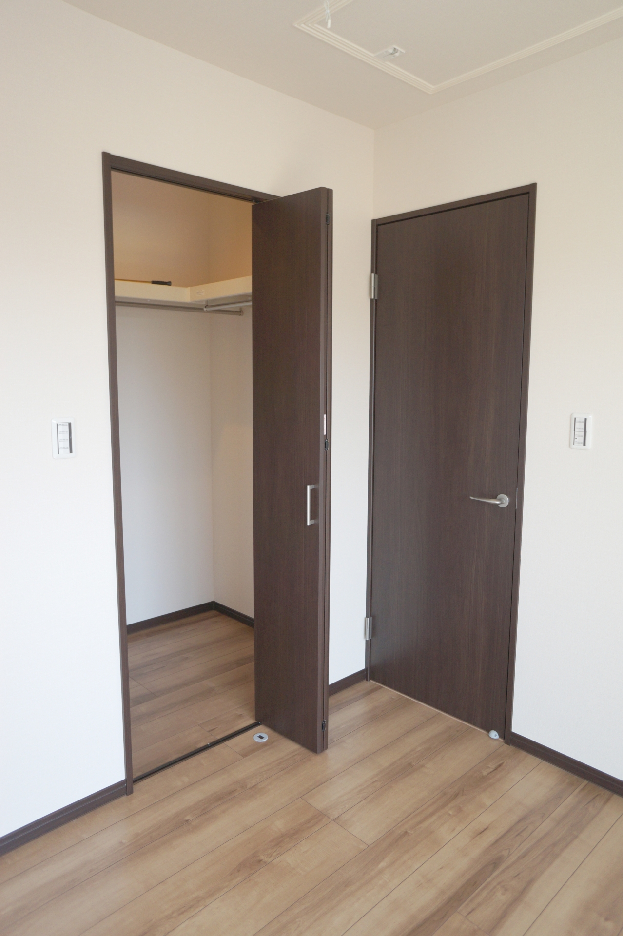 【部屋のドアが開かない!】家の部屋・トイレ等の鍵トラブルや開かなくなった扉の開け方や対処方法を解説 Key110