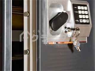 大阪市で押しボタン式の家庭用金庫の鍵開け対応