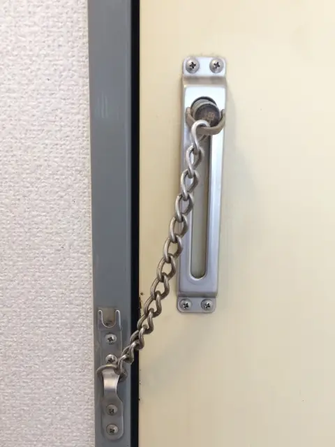 引き戸の鍵を後付けしたい 取り付ける方法と注意点を紹介 鍵開け 鍵交換 Key110