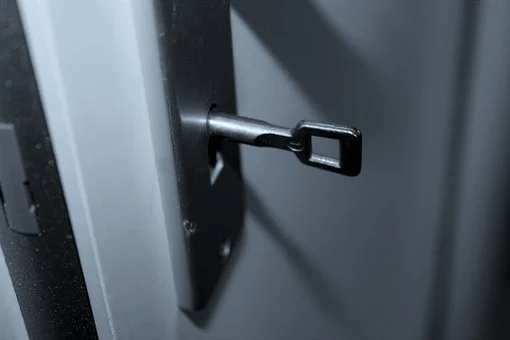 ドアが閉まらないのを直したい 原因と直し方をまとめて解説します 鍵開け 鍵交換 Key110