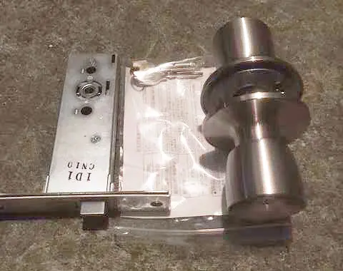 ドアノブを鍵付きに交換する 鍵なしから変える方法と注意点まで解説 鍵開け 鍵交換 Key110