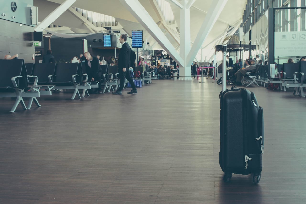 空港のスーツケースのトラブル対処法