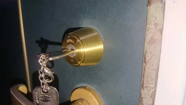 鍵屋直伝 玄関 ドアノブの鍵が閉まらない 回らないときの原因と修理 対処方法 鍵開け 鍵交換 Key110