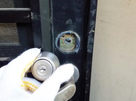 トステムの玄関ドアの鍵を交換する方法