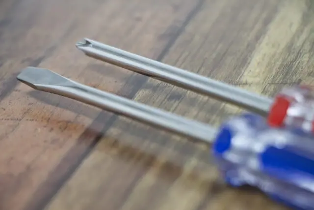 スバルの車の鍵の電池を交換するには 対処法からまとめて解説 鍵開け 鍵交換 Key110