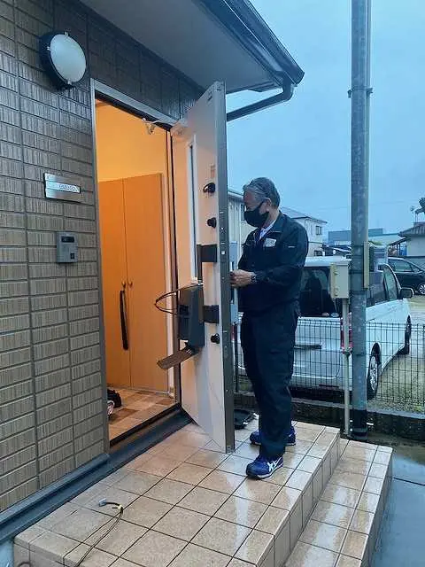 差し込み型のカードキーが開かない！対処法から予防方法まで解説します 
